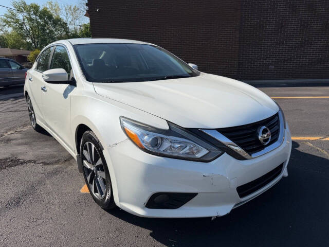 nissan altima 2017 1N4AL3APXHC129565 image nissan altima 2017 1N4AL3APXHC129565 image
