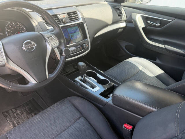 nissan altima 2017 1N4AL3AP4HC126726 image nissan altima 2017 1N4AL3AP4HC126726 image