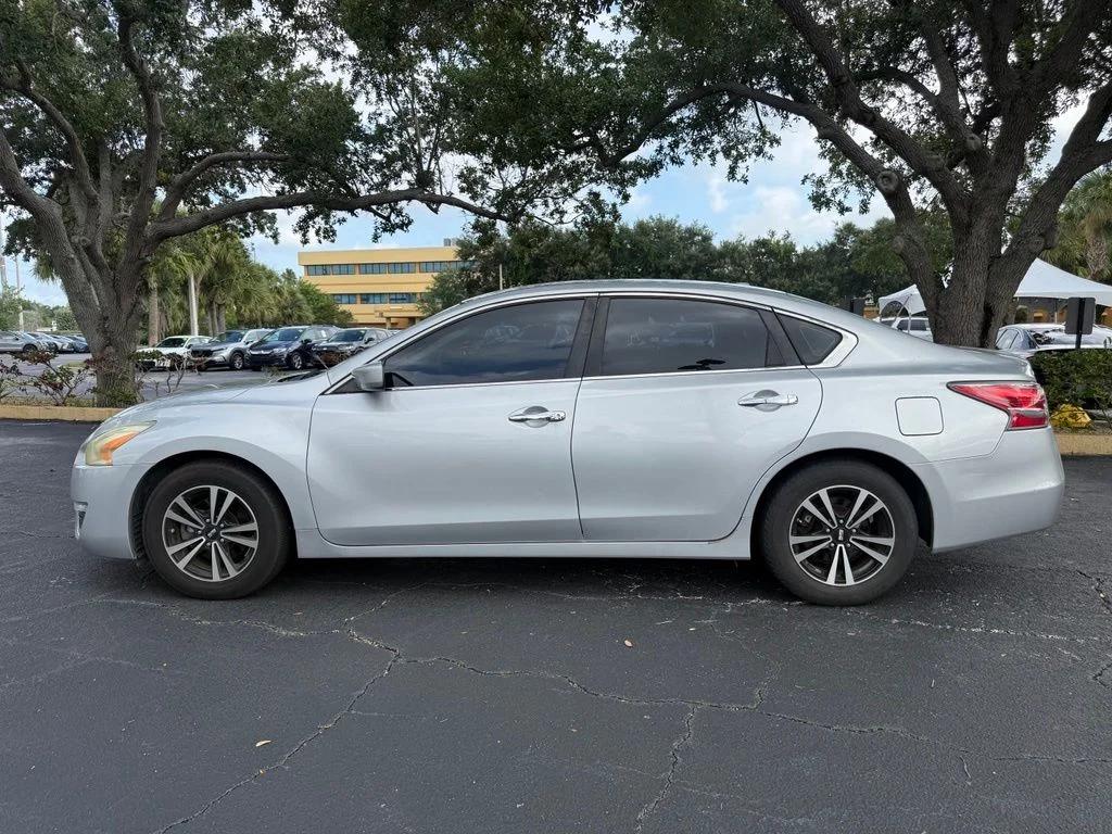 nissan altima 2015 1N4AL3AP5FN330744 image nissan altima 2015 1N4AL3AP5FN330744 image