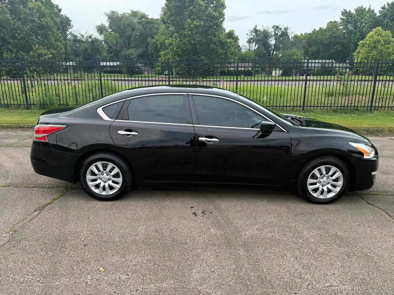 nissan altima 2015 1N4AL3AP4FC585574 image nissan altima 2015 1N4AL3AP4FC585574 image