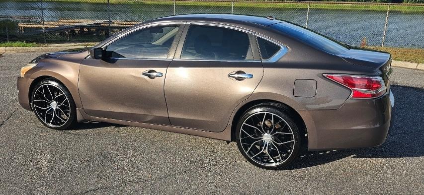 nissan altima 2015 1N4AL3AP7FN322872 image nissan altima 2015 1N4AL3AP7FN322872 image