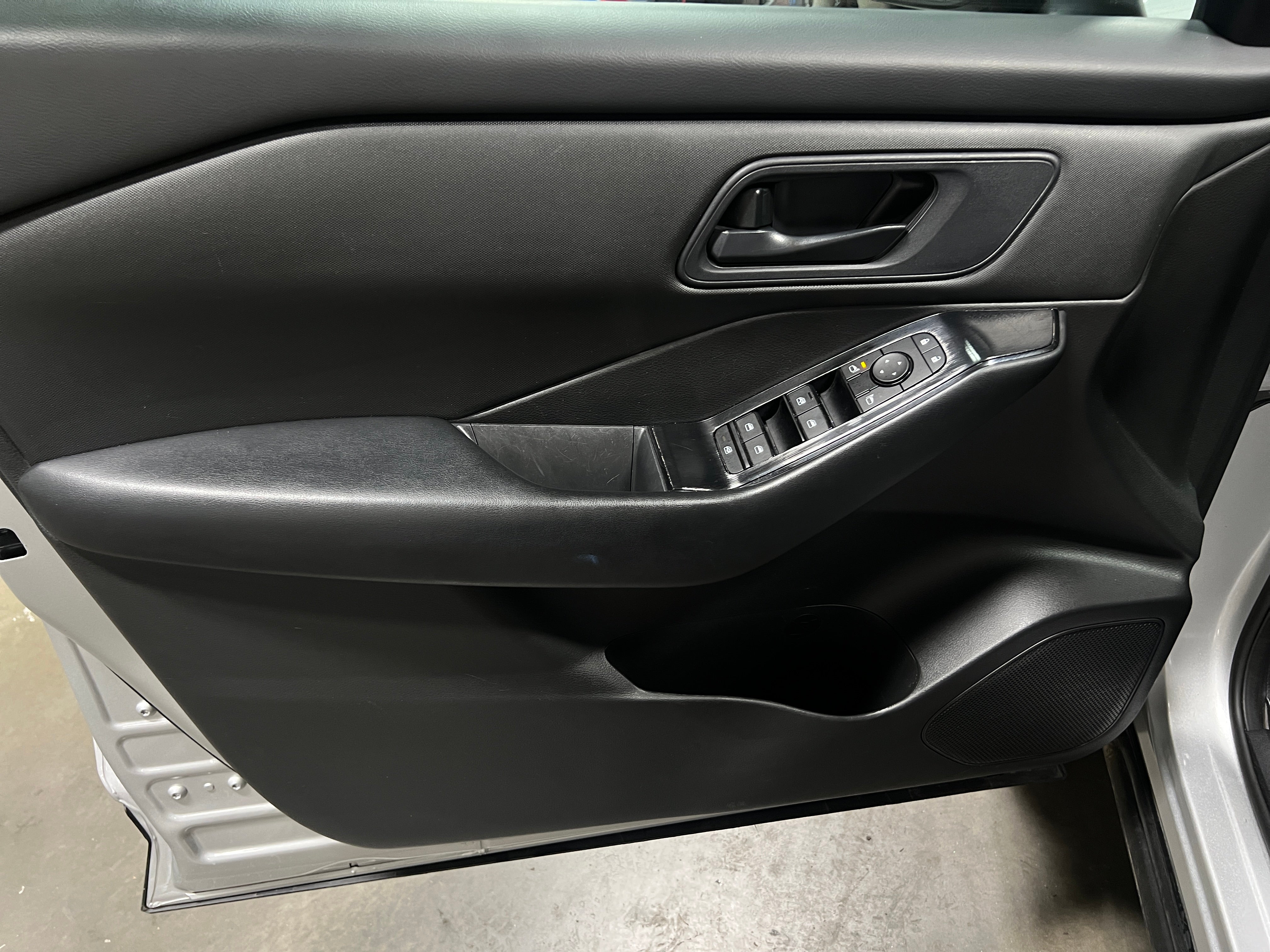 nissan rogue 2024 5N1BT3AA2RC712526 image nissan rogue 2024 5N1BT3AA2RC712526 image