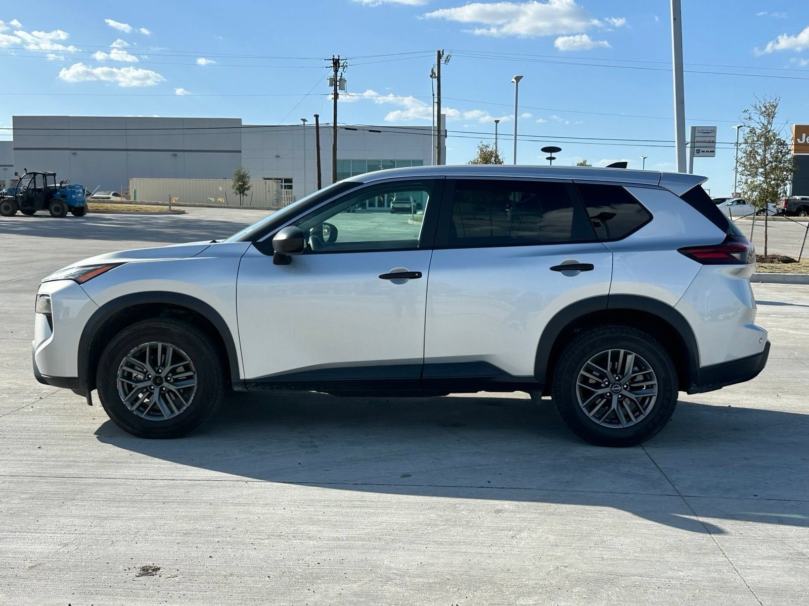 nissan rogue 2024 5N1BT3AA2RC711330 image nissan rogue 2024 5N1BT3AA2RC711330 image