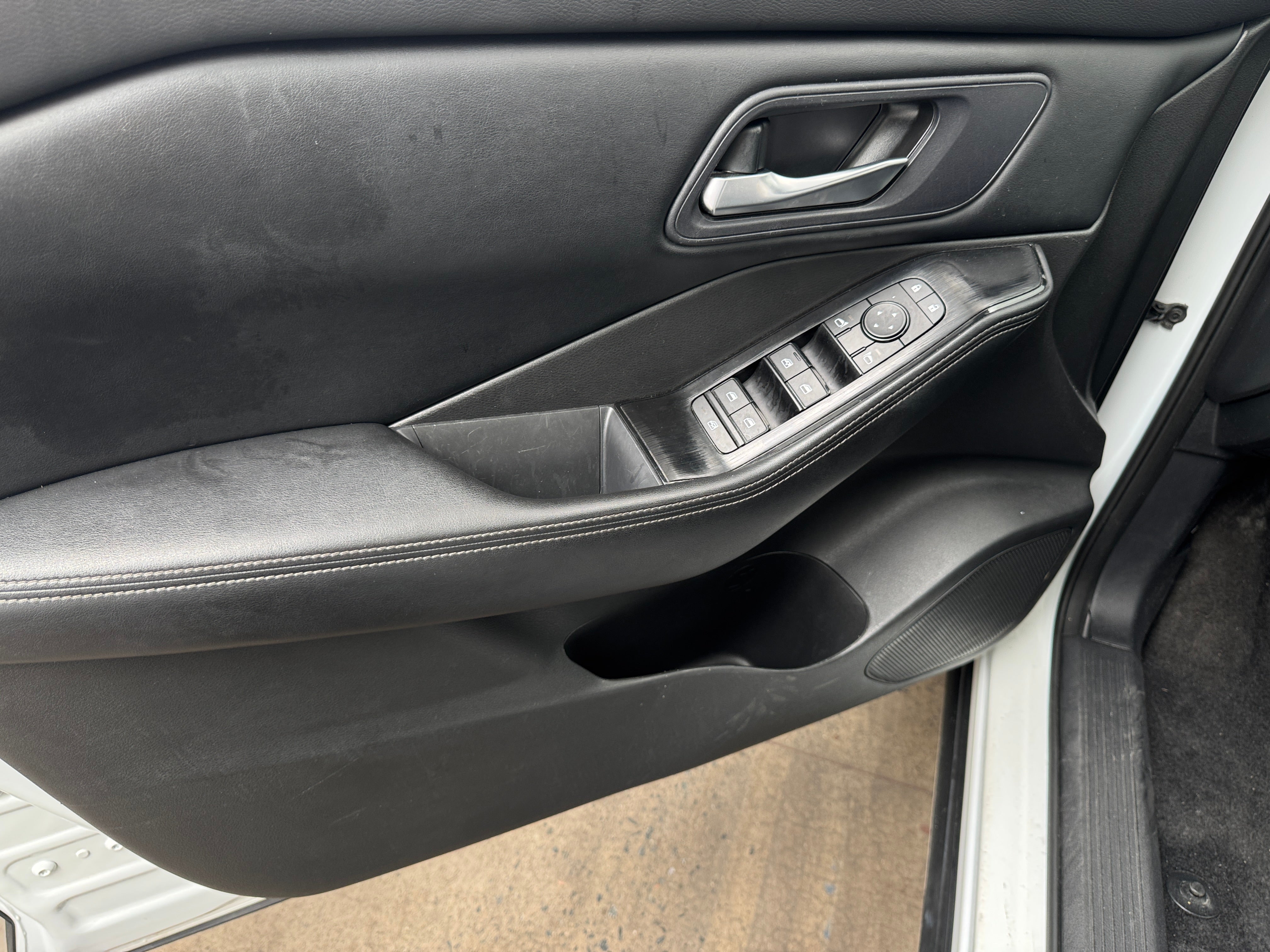 nissan rogue 2024 5N1BT3BA8RC677960 image nissan rogue 2024 5N1BT3BA8RC677960 image