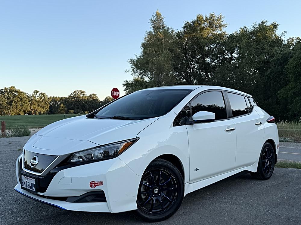 nissan leaf 2018 1N4AZ1CP4JC303183 image