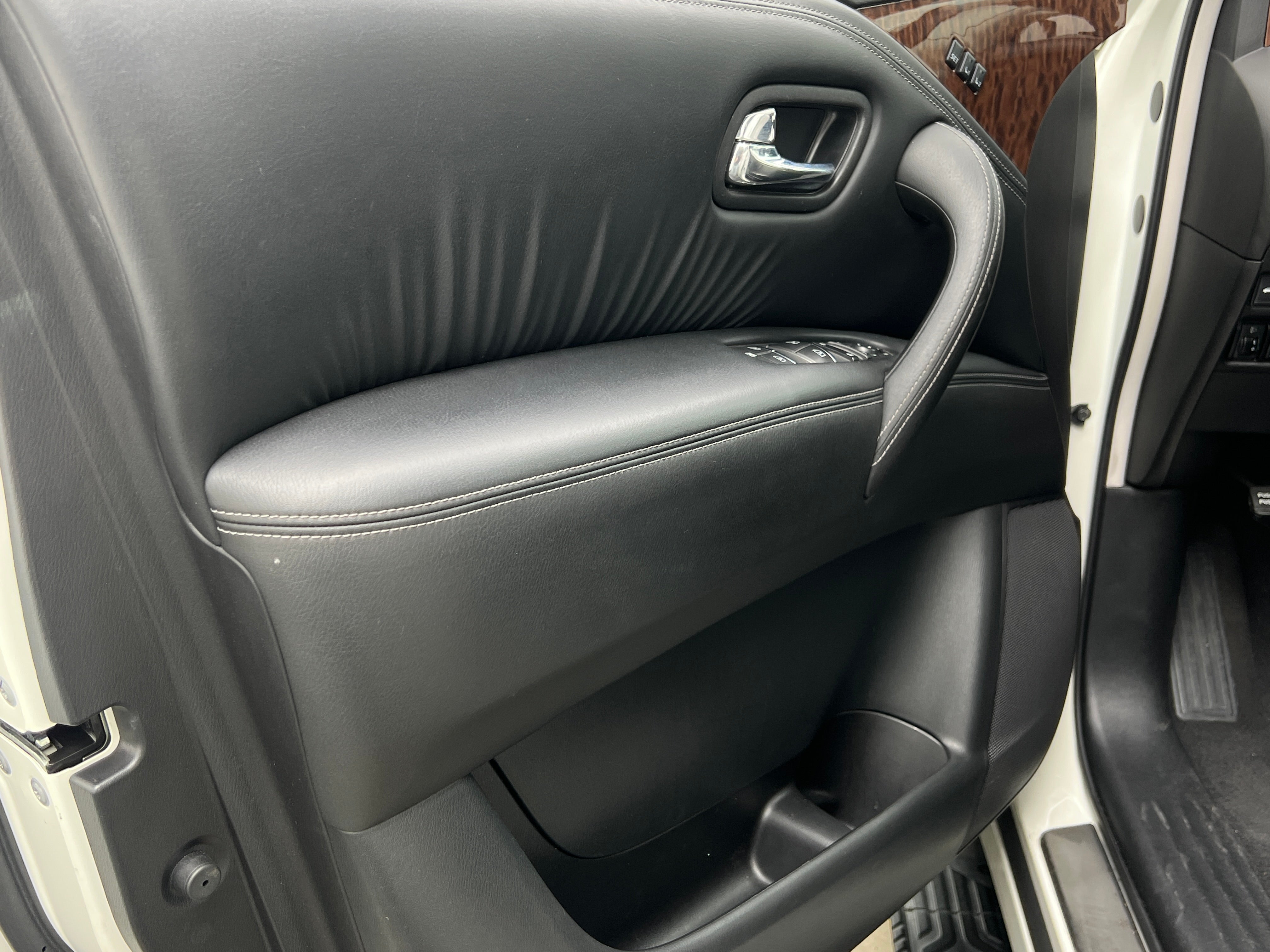 nissan armada 2019 JN8AY2ND0KX010773 image nissan armada 2019 JN8AY2ND0KX010773 image