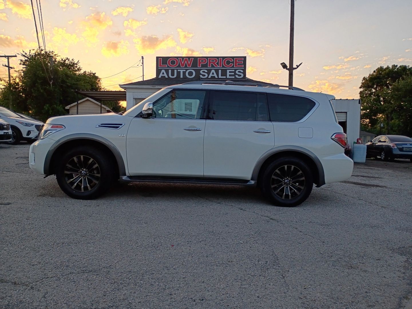 nissan armada 2017 JN8AY2NF5H9300599 image nissan armada 2017 JN8AY2NF5H9300599 image