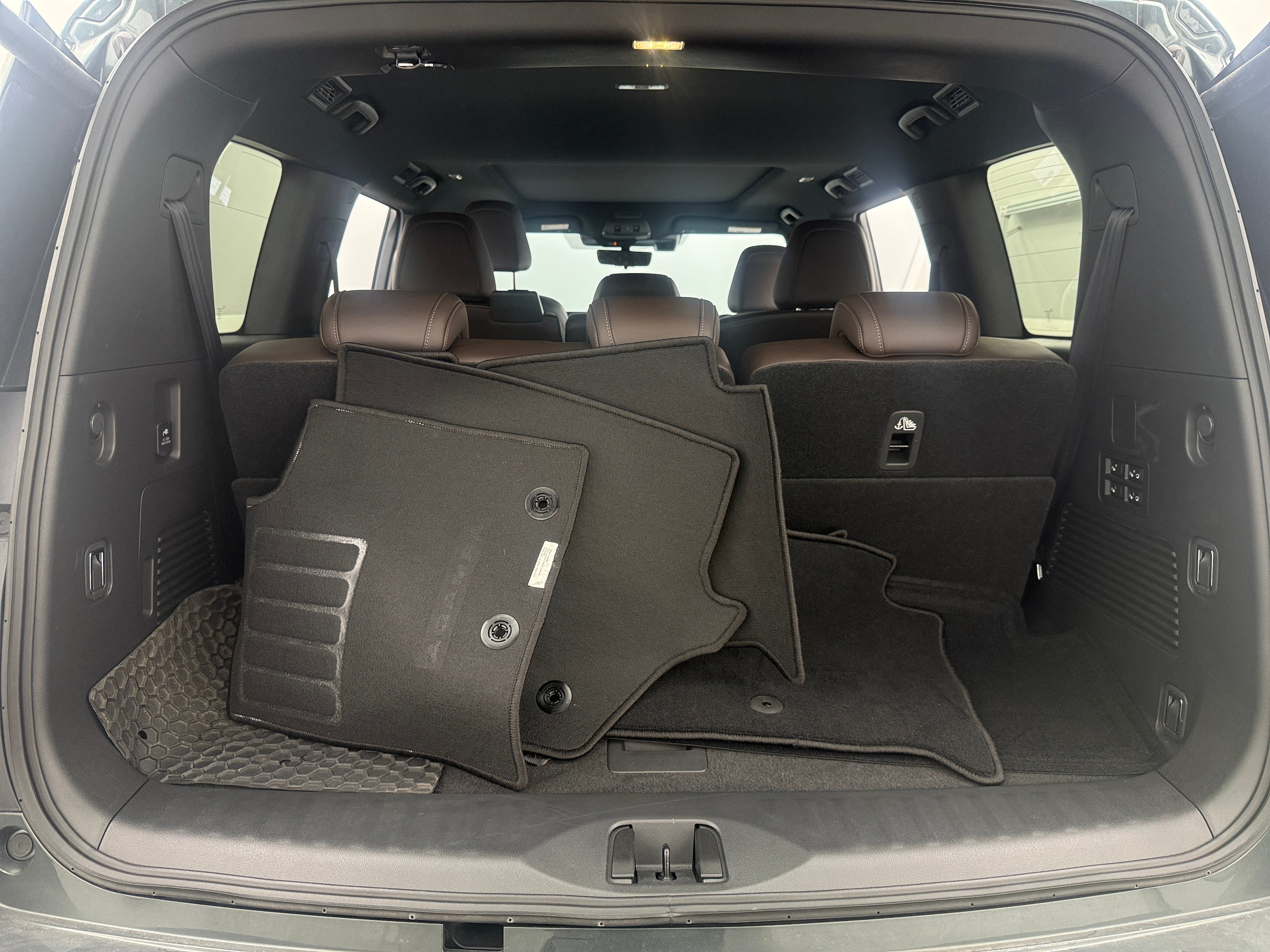 nissan armada 2025 JN8AY3EE7S9404208 image nissan armada 2025 JN8AY3EE7S9404208 image