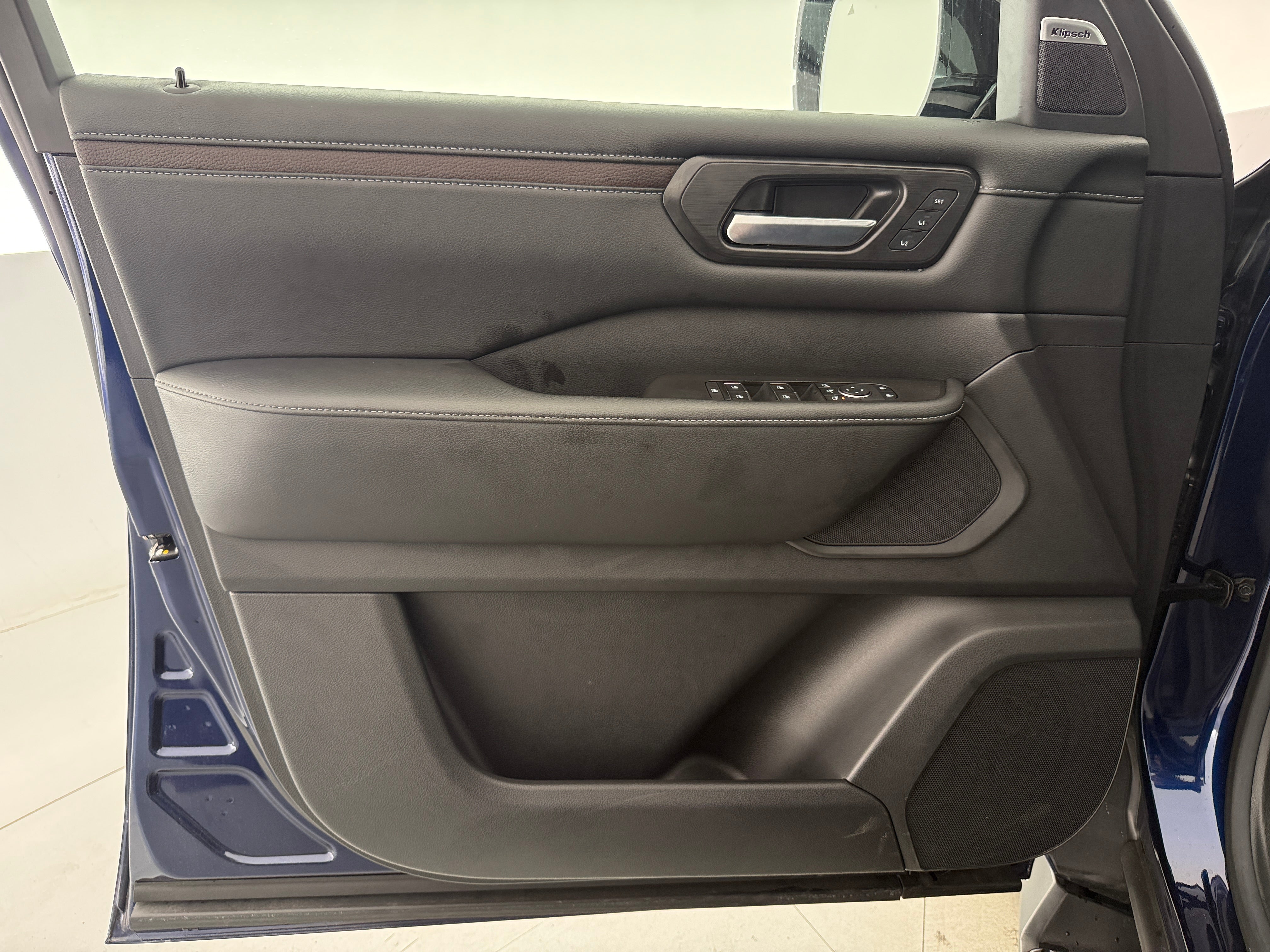 nissan armada 2025 JN8AY3BB4S9102837 image nissan armada 2025 JN8AY3BB4S9102837 image