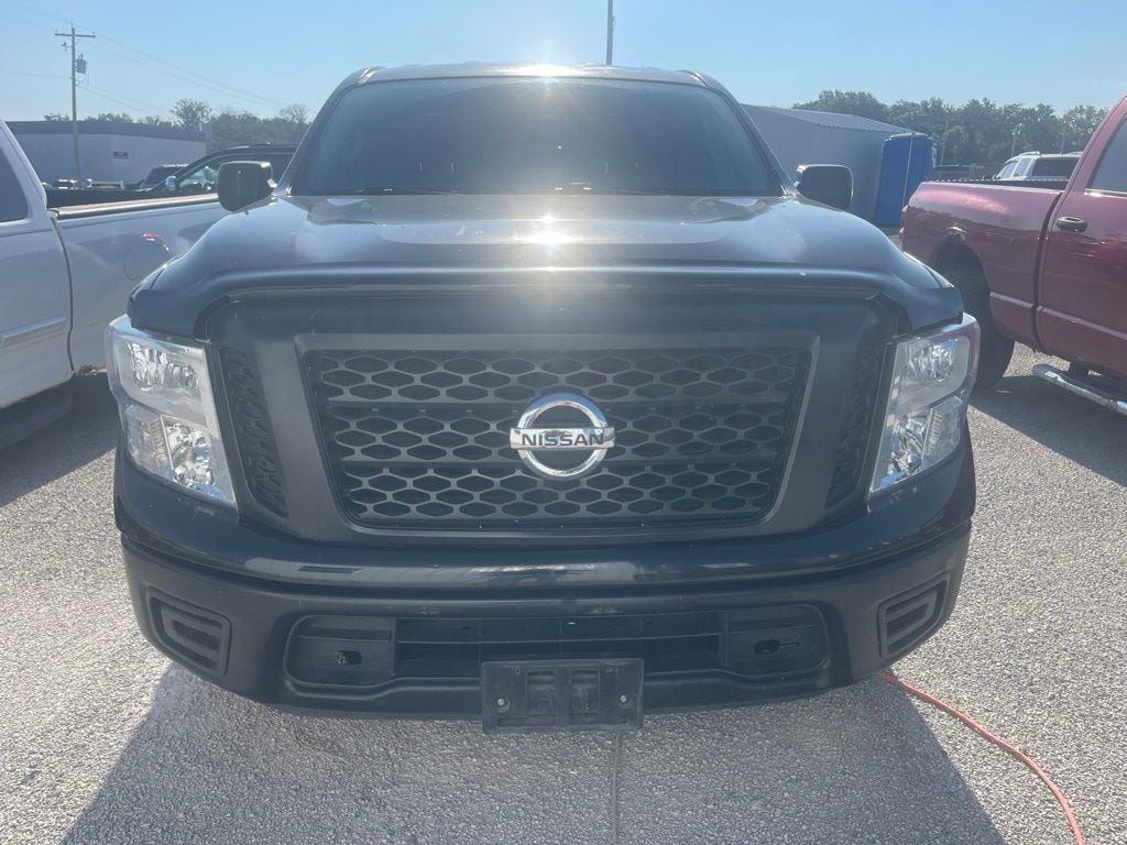 nissan titan 2017 1N6AA1CK3HN575709 image nissan titan 2017 1N6AA1CK3HN575709 image