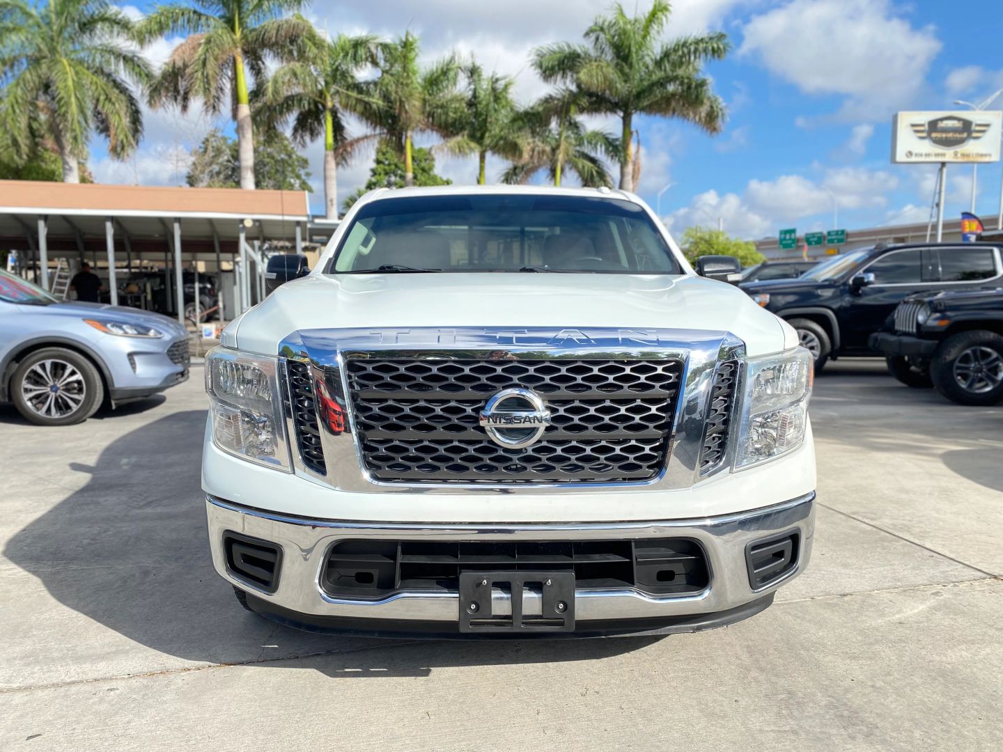 nissan titan 2017 1N6AA1EK1HN563698 image nissan titan 2017 1N6AA1EK1HN563698 image