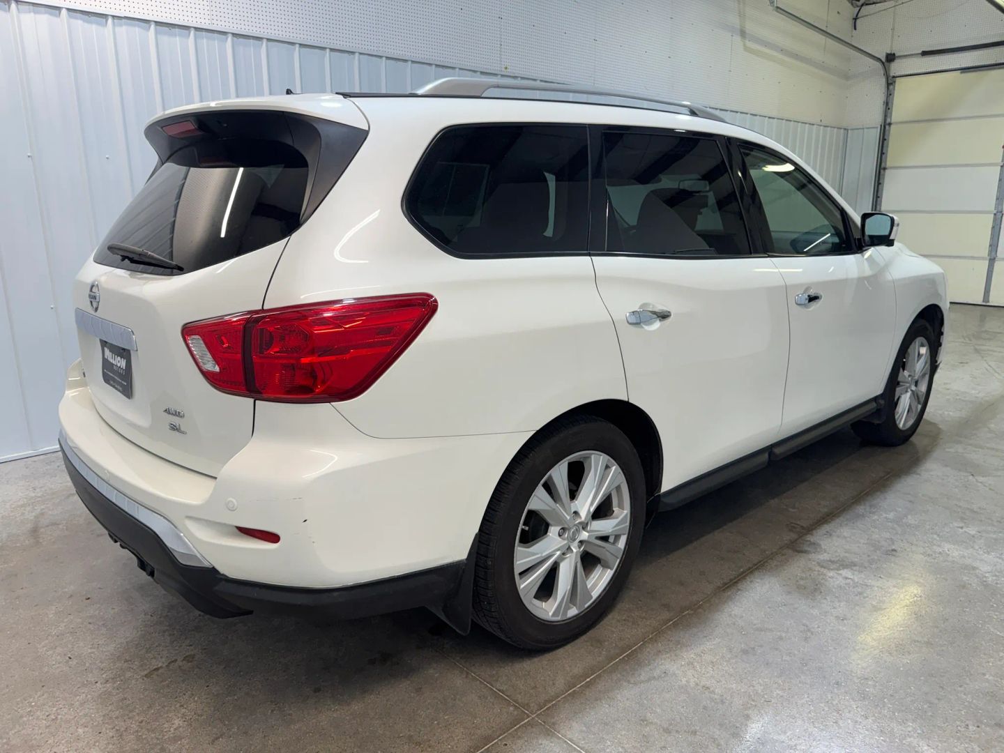 nissan pathfinder 2018 5N1DR2MM2JC618948 image