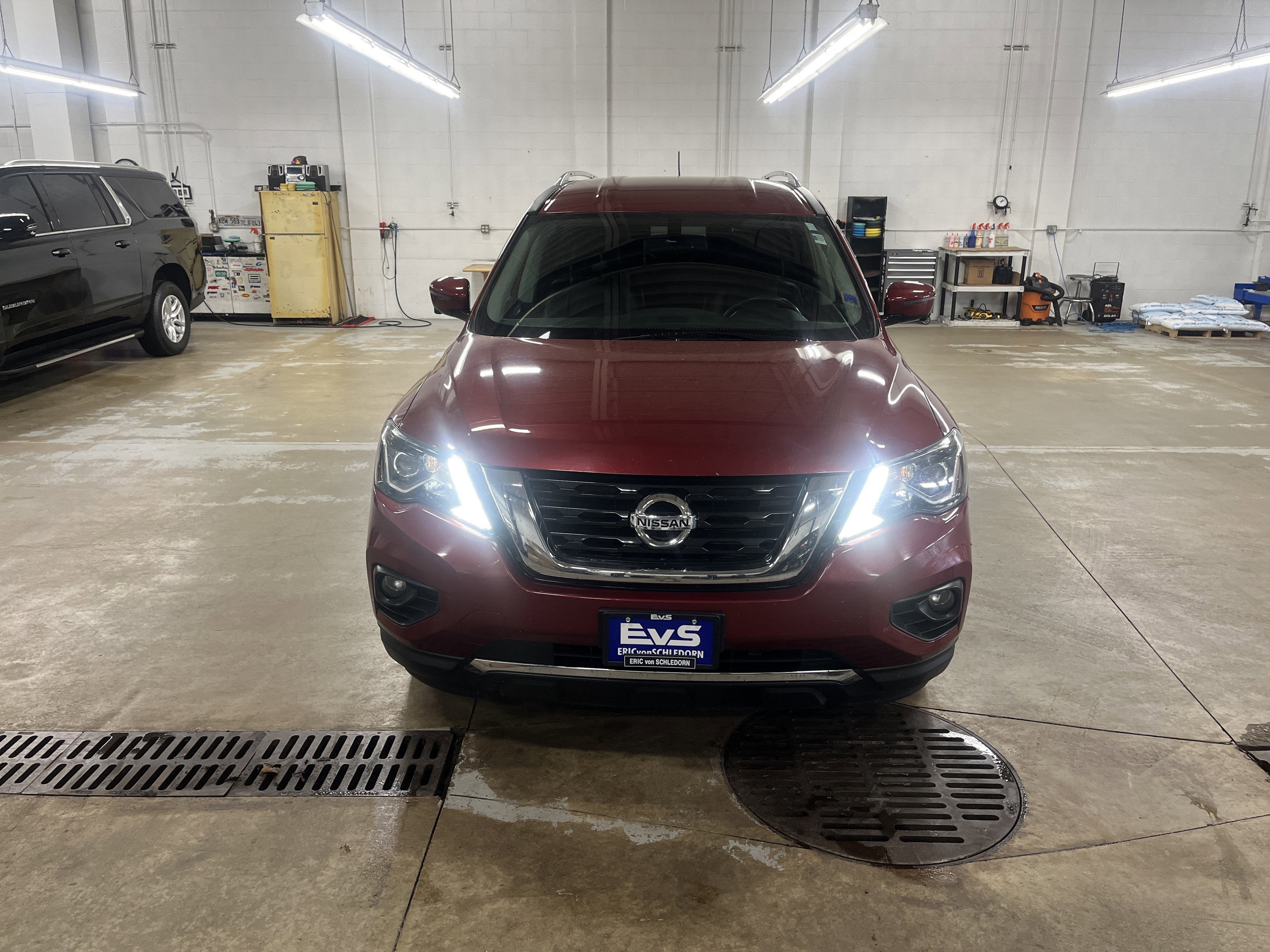nissan pathfinder 2017 5N1DR2MM6HC612094 image nissan pathfinder 2017 5N1DR2MM6HC612094 image