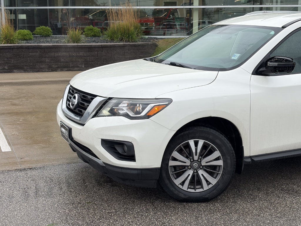 nissan pathfinder 2017 5N1DR2MM0HC612687 image nissan pathfinder 2017 5N1DR2MM0HC612687 image