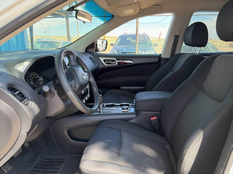 nissan pathfinder 2017 5N1DR2MM3HC690476 image nissan pathfinder 2017 5N1DR2MM3HC690476 image