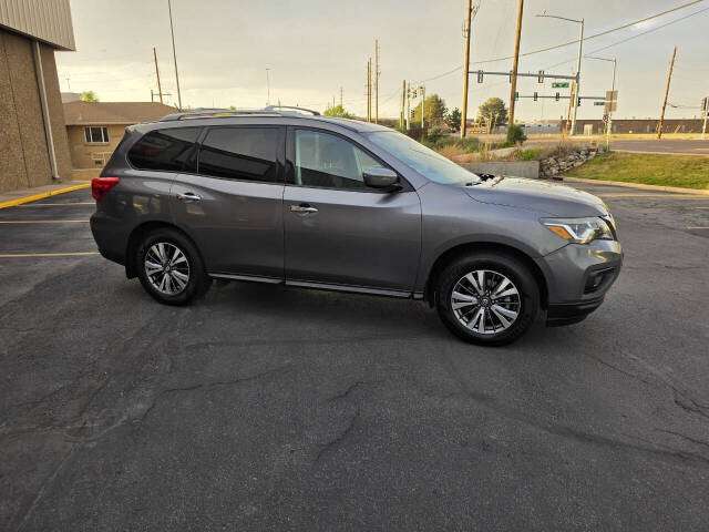 nissan pathfinder 2017 5N1DR2MMXHC602250 image nissan pathfinder 2017 5N1DR2MMXHC602250 image