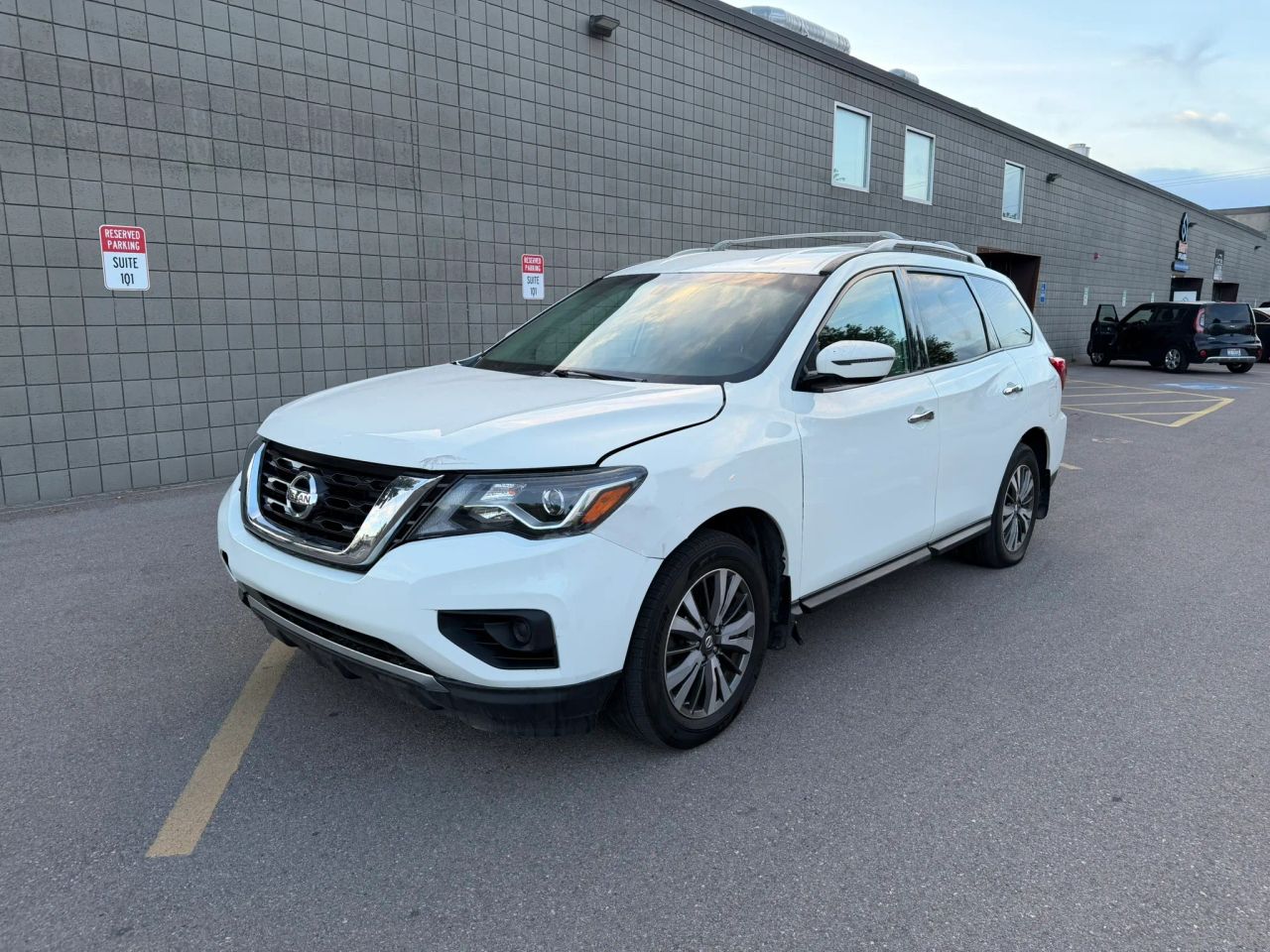 nissan pathfinder 2017 5N1DR2MM2HC601495 image nissan pathfinder 2017 5N1DR2MM2HC601495 image