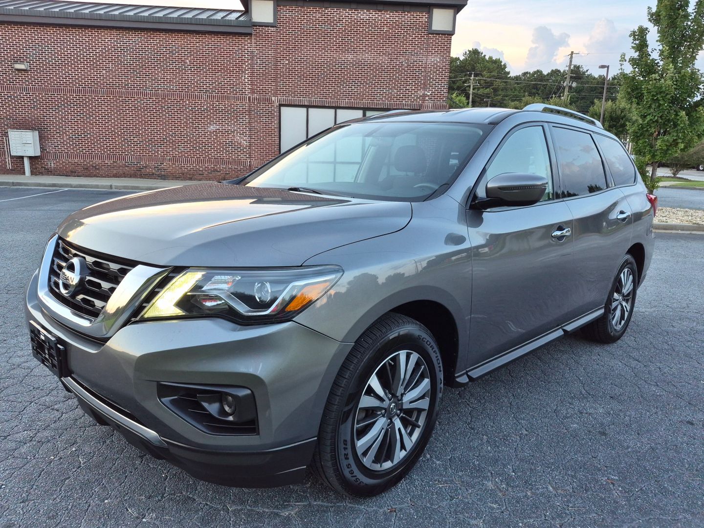 nissan pathfinder 2017 5N1DR2MM6HC673106 image nissan pathfinder 2017 5N1DR2MM6HC673106 image