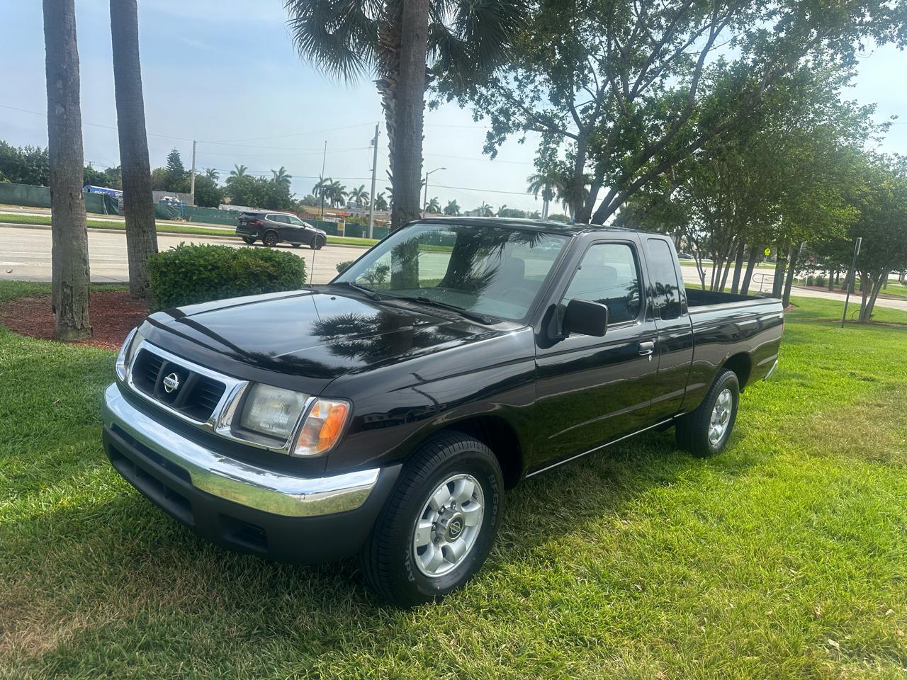 nissan frontier 2000 1N6DD26S1YC410985 image nissan frontier 2000 1N6DD26S1YC410985 image