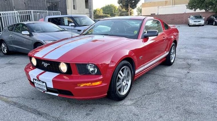 FORD MUSTANG 2005 1ZVFT82H155255945 image