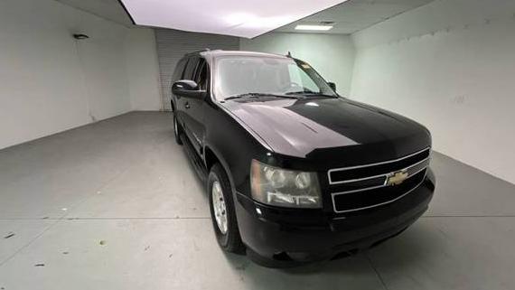 CHEVROLET SUBURBAN 2011 1GNSKJE31BR207580 image