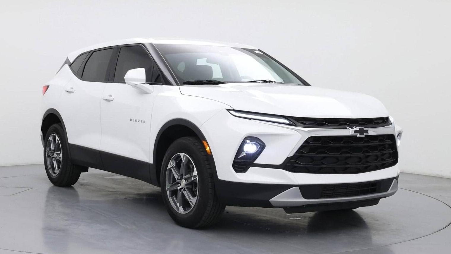 CHEVROLET BLAZER 2023 3GNKBCR40PS156432 image