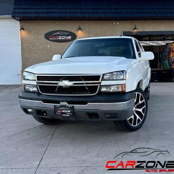 CHEVROLET AVALANCHE 2005 3GNEC12Z35G251295 image