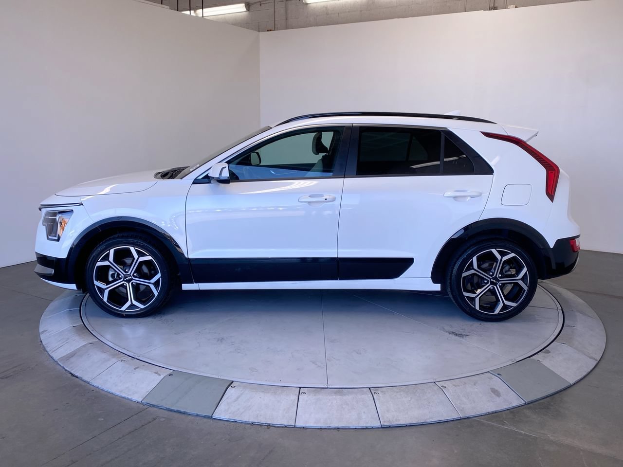 kia niro 2023 KNDCR3LE8P5077787 image kia niro 2023 KNDCR3LE8P5077787 image