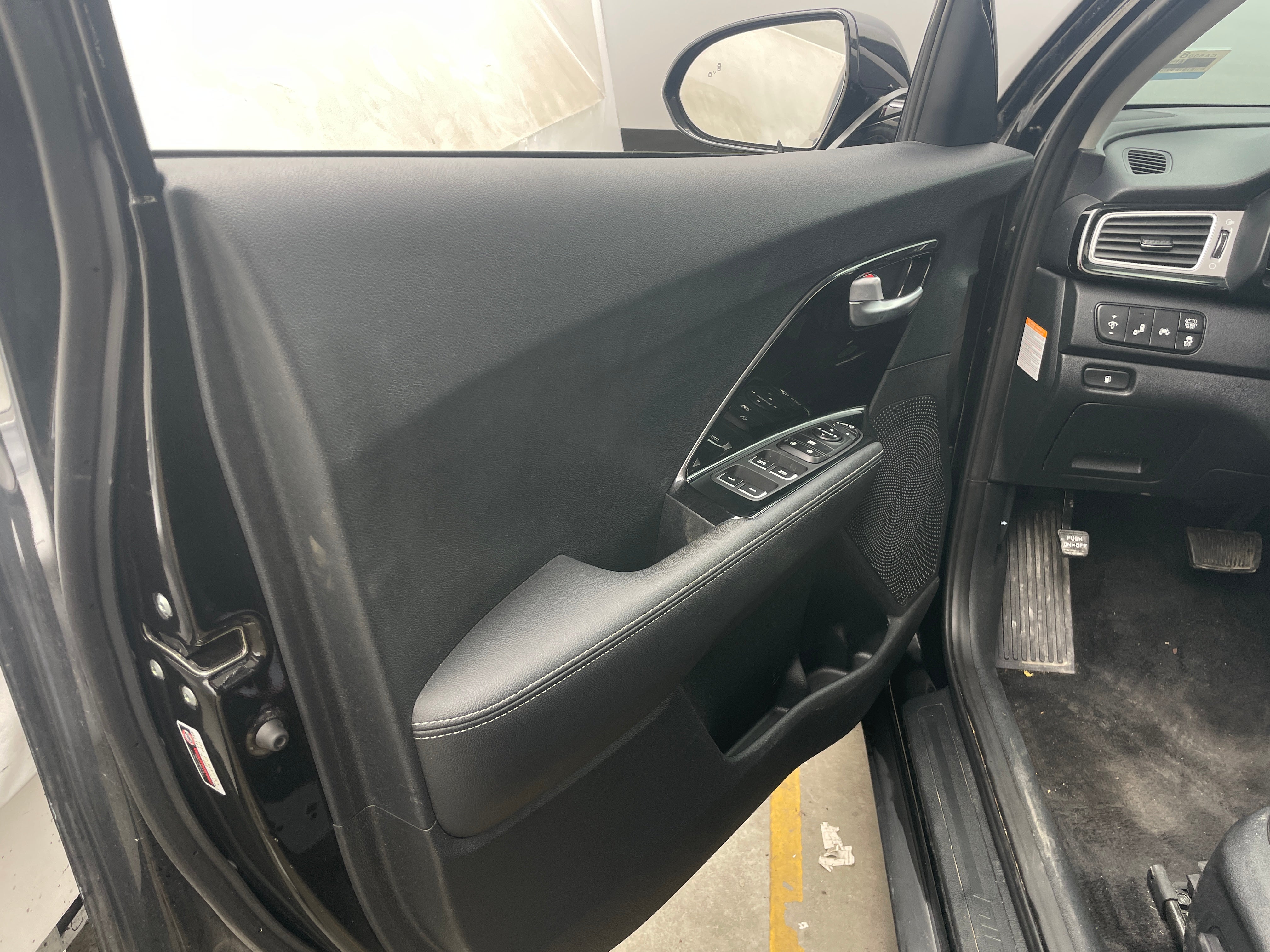kia niro 2018 KNDCC3LC1J5140963 image kia niro 2018 KNDCC3LC1J5140963 image