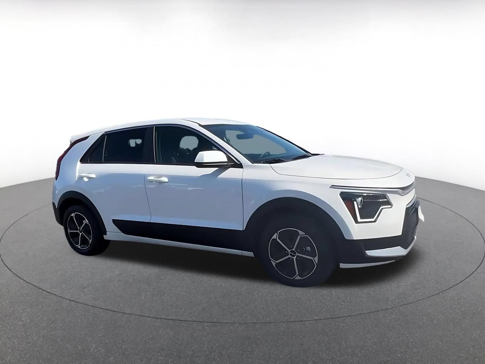 kia niro 2026 KNDCP3LE2T5335768 image kia niro 2026 KNDCP3LE2T5335768 image