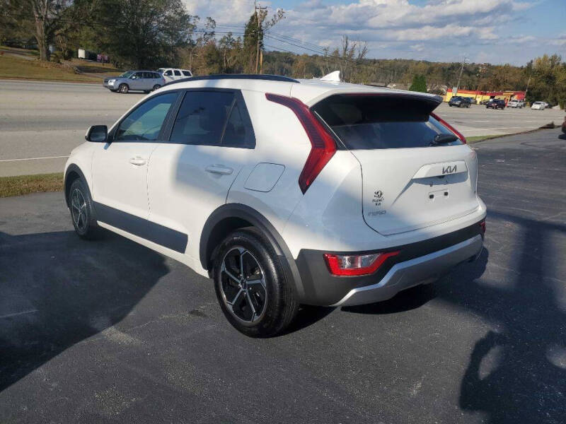 kia niro 2024 KNDCP3LE7R5155405 image kia niro 2024 KNDCP3LE7R5155405 image