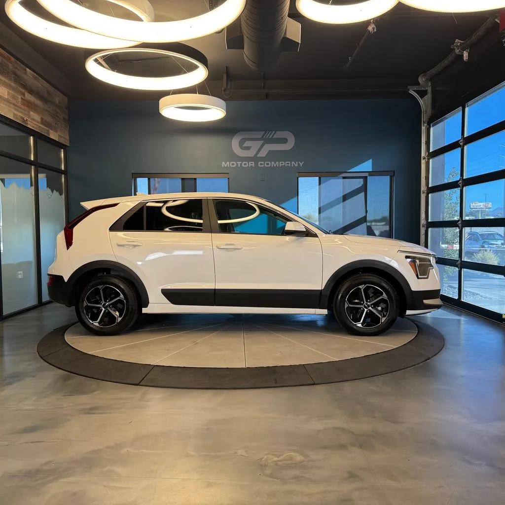 kia niro 2025 KNDCP3LE0S5288710 image kia niro 2025 KNDCP3LE0S5288710 image