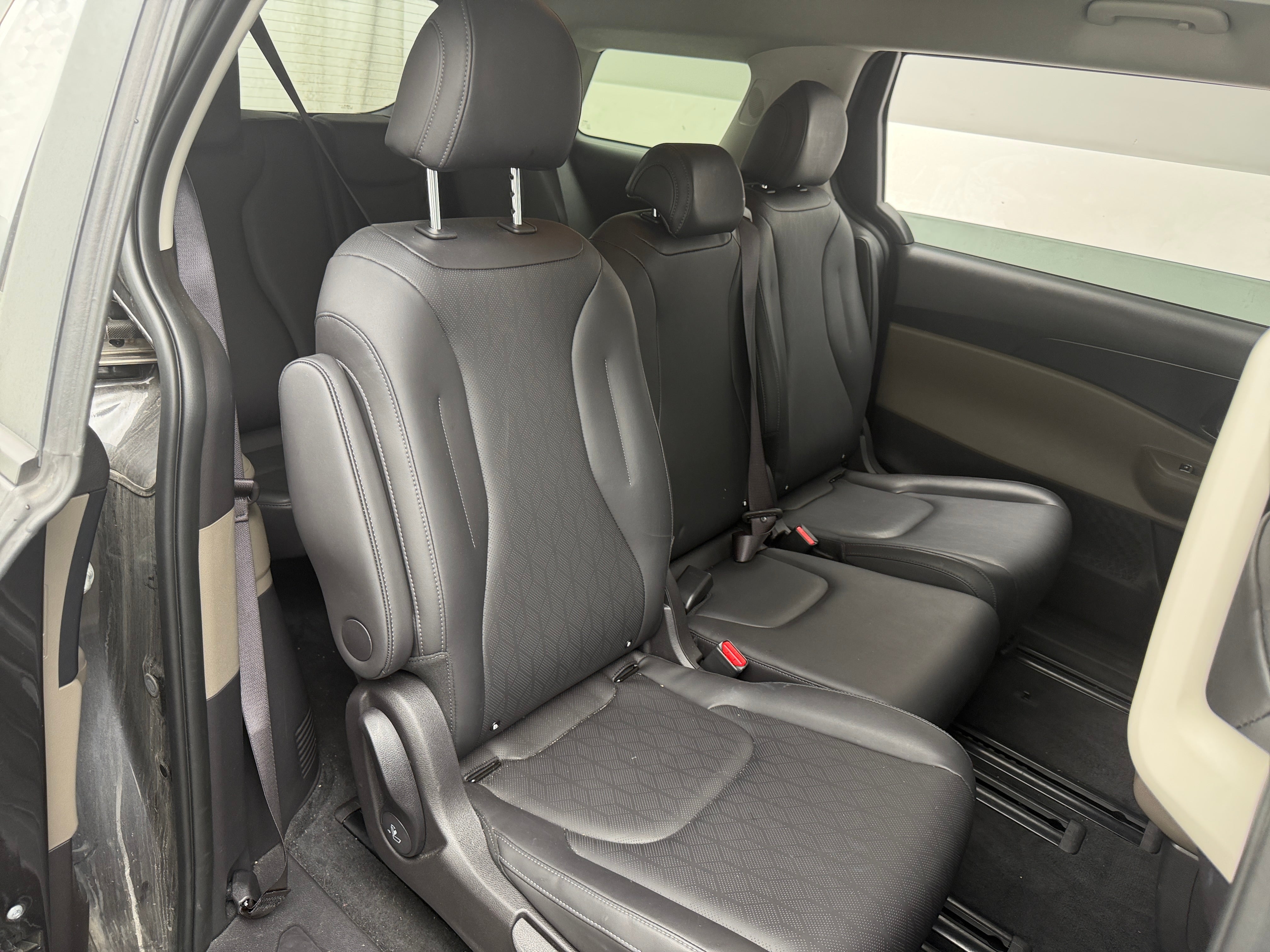 kia carnival 2026 KNDNB5K39T6586705 image kia carnival 2026 KNDNB5K39T6586705 image