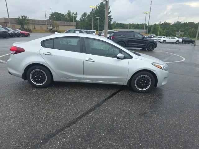 kia forte 2017 3KPFK4A73HE027588 image kia forte 2017 3KPFK4A73HE027588 image