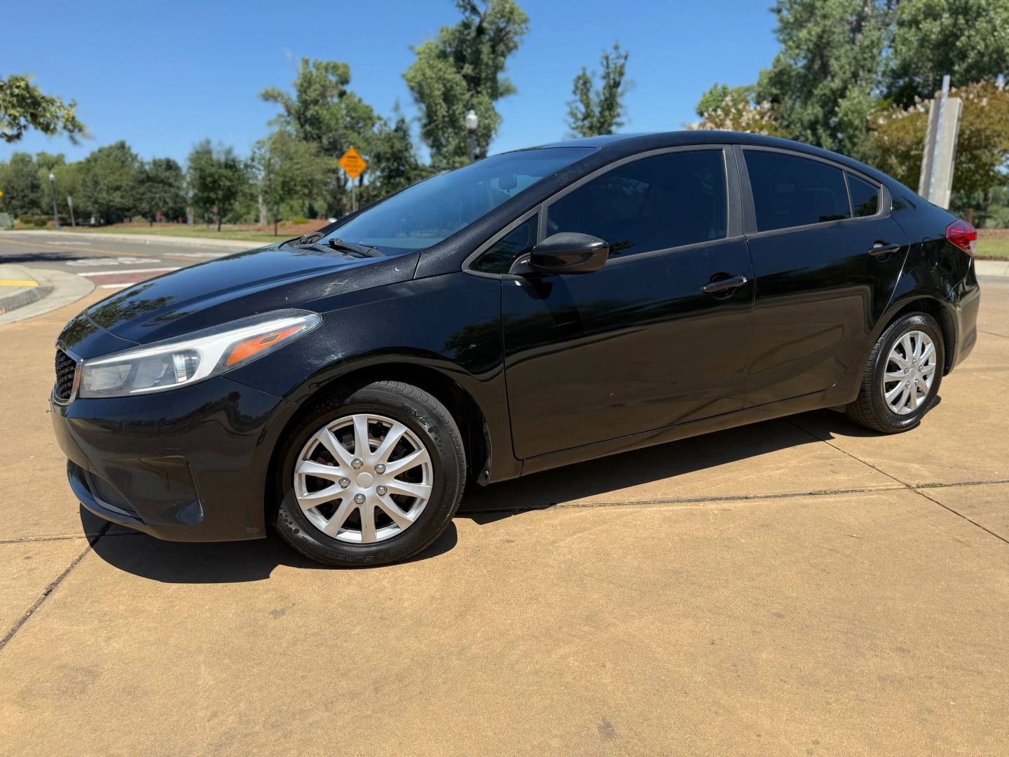 kia forte 2017 3KPFK4A77HE054938 image kia forte 2017 3KPFK4A77HE054938 image