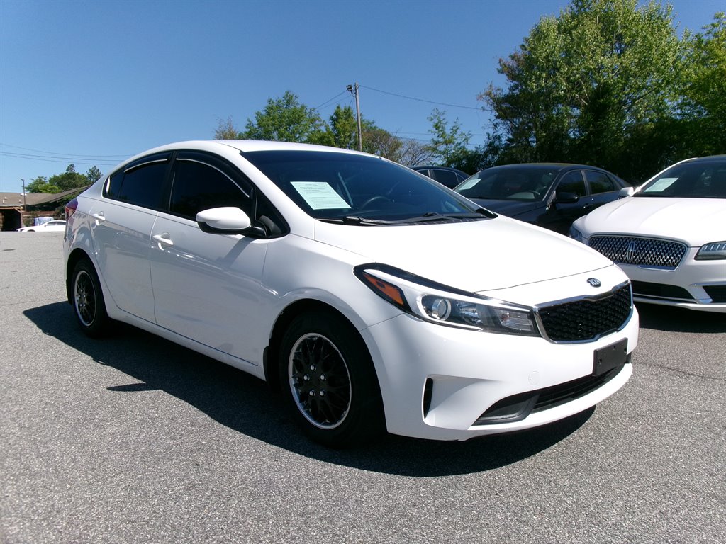 kia forte 2017 3KPFK4A71HE085084 image kia forte 2017 3KPFK4A71HE085084 image