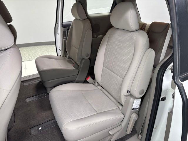 kia sedona 2018 KNDMA5C17J6406226 image kia sedona 2018 KNDMA5C17J6406226 image