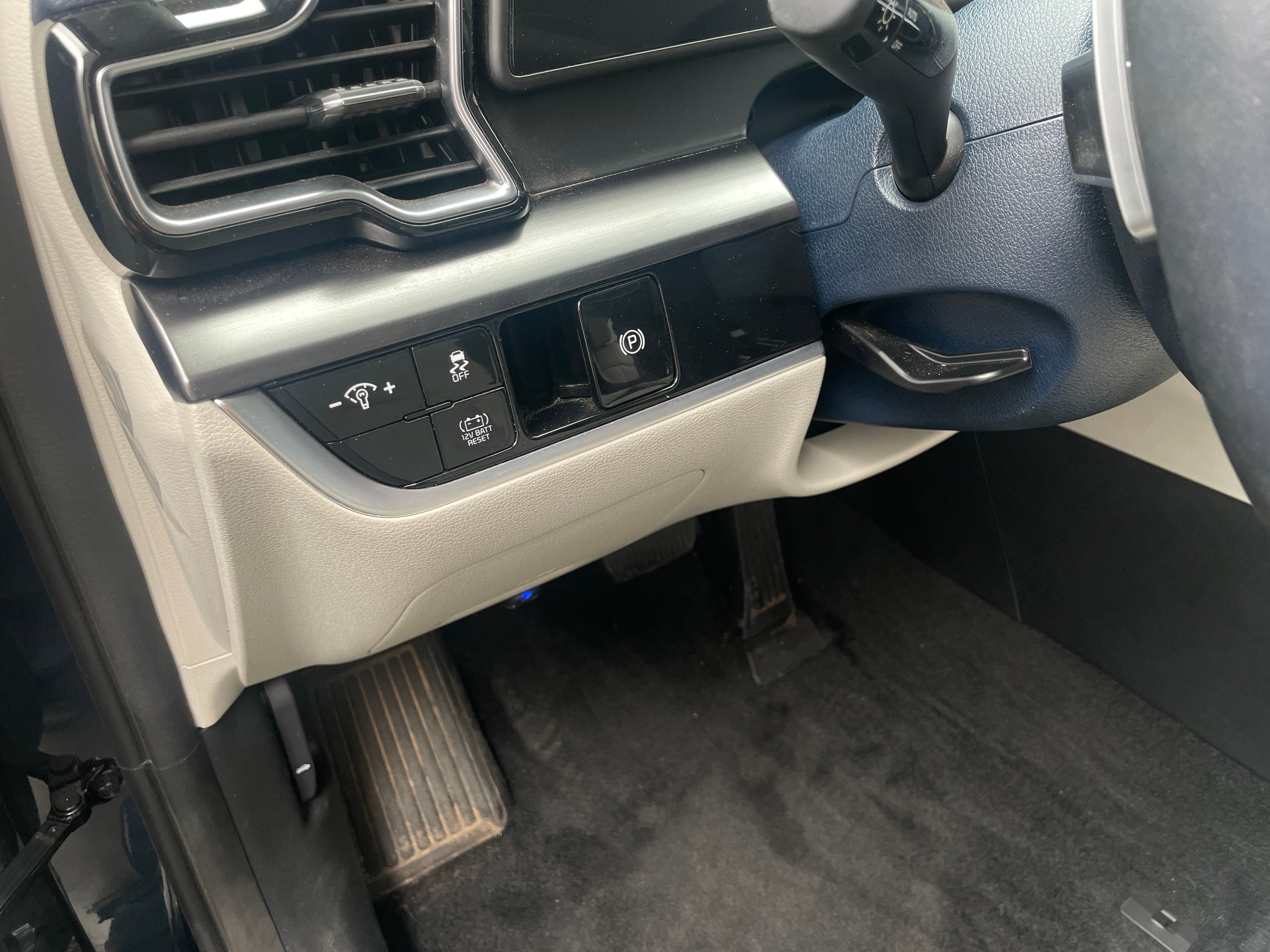 kia sportage 2023 KNDPVCAGXP7112819 image
