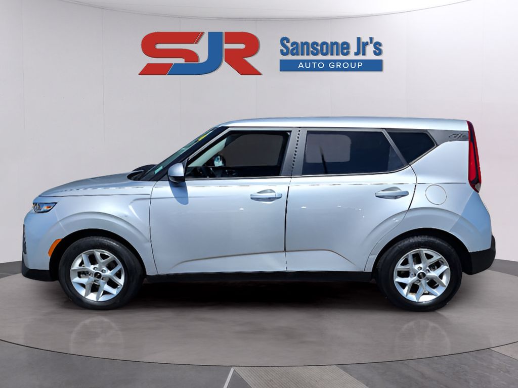 kia soul 2021 KNDJ23AU7M7789553 image kia soul 2021 KNDJ23AU7M7789553 image