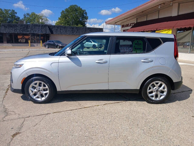 kia soul 2020 KNDJ23AU8L7068754 image kia soul 2020 KNDJ23AU8L7068754 image