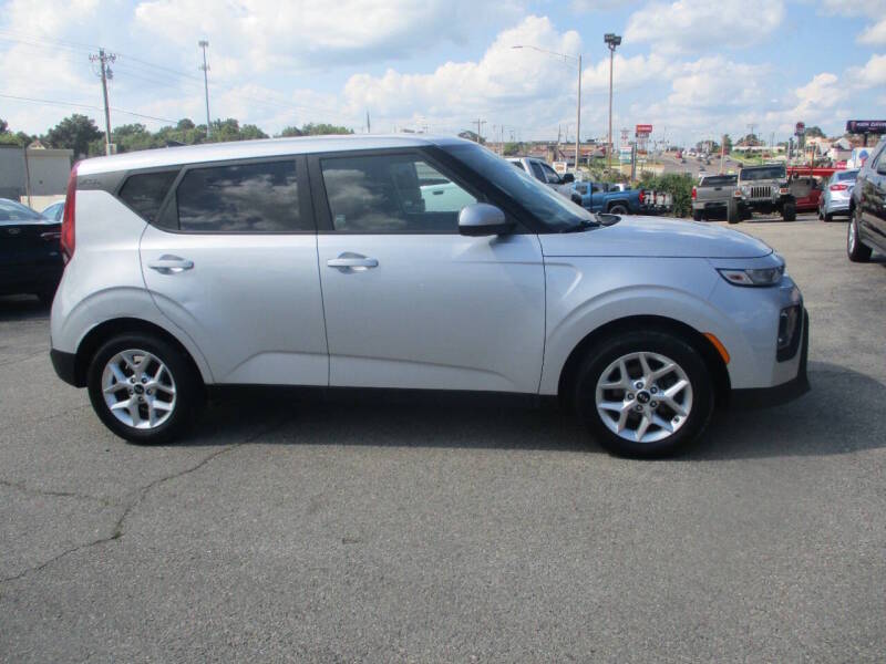 kia soul 2020 KNDJ23AU8L7068043 image kia soul 2020 KNDJ23AU8L7068043 image