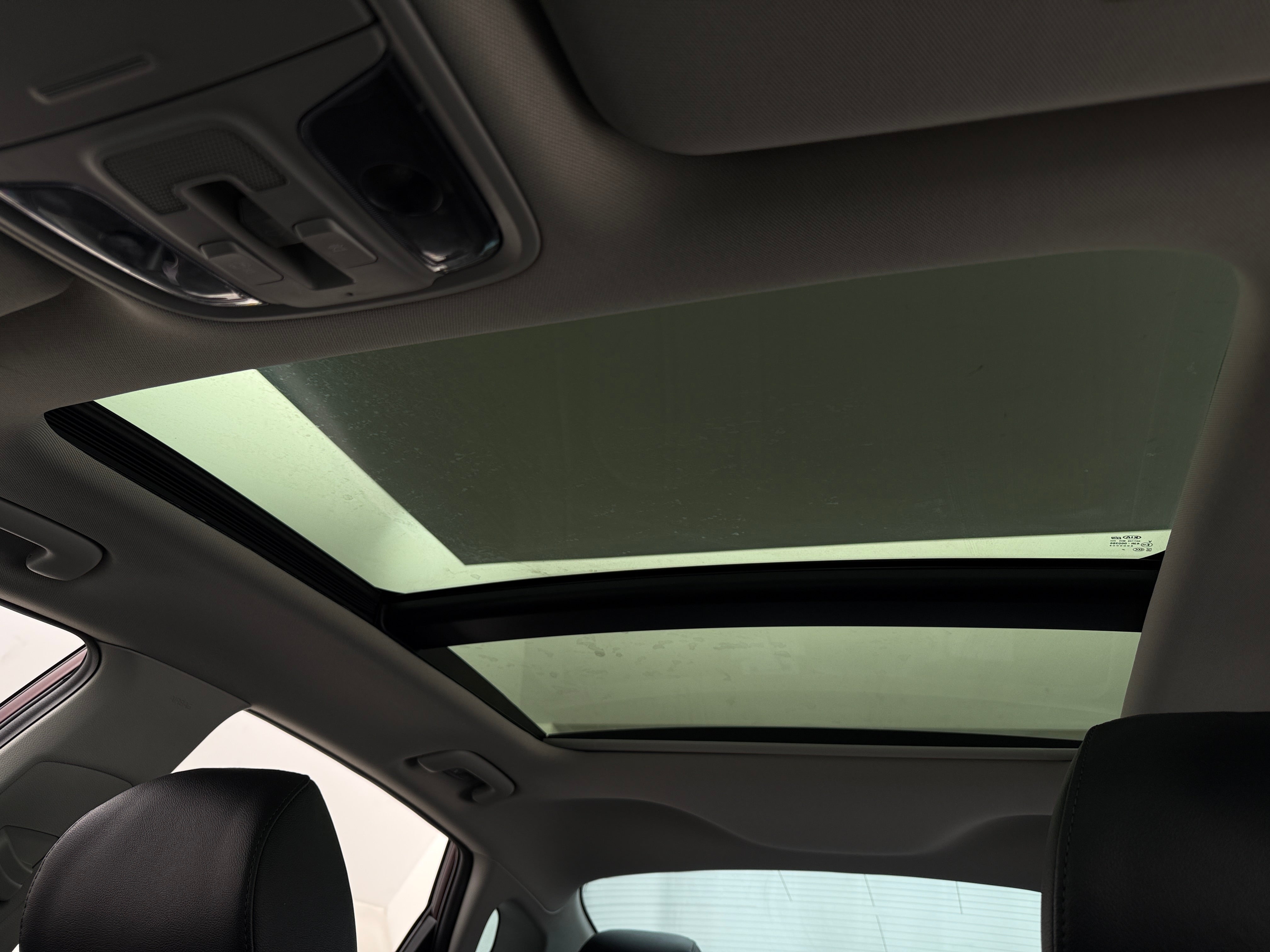kia optima 2019 5XXGU4L15KG304859 image