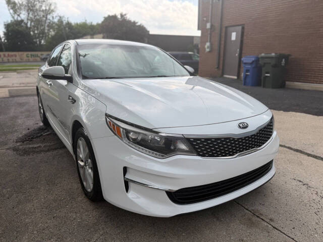 kia optima 2018 5XXGU4L38JG206697 image