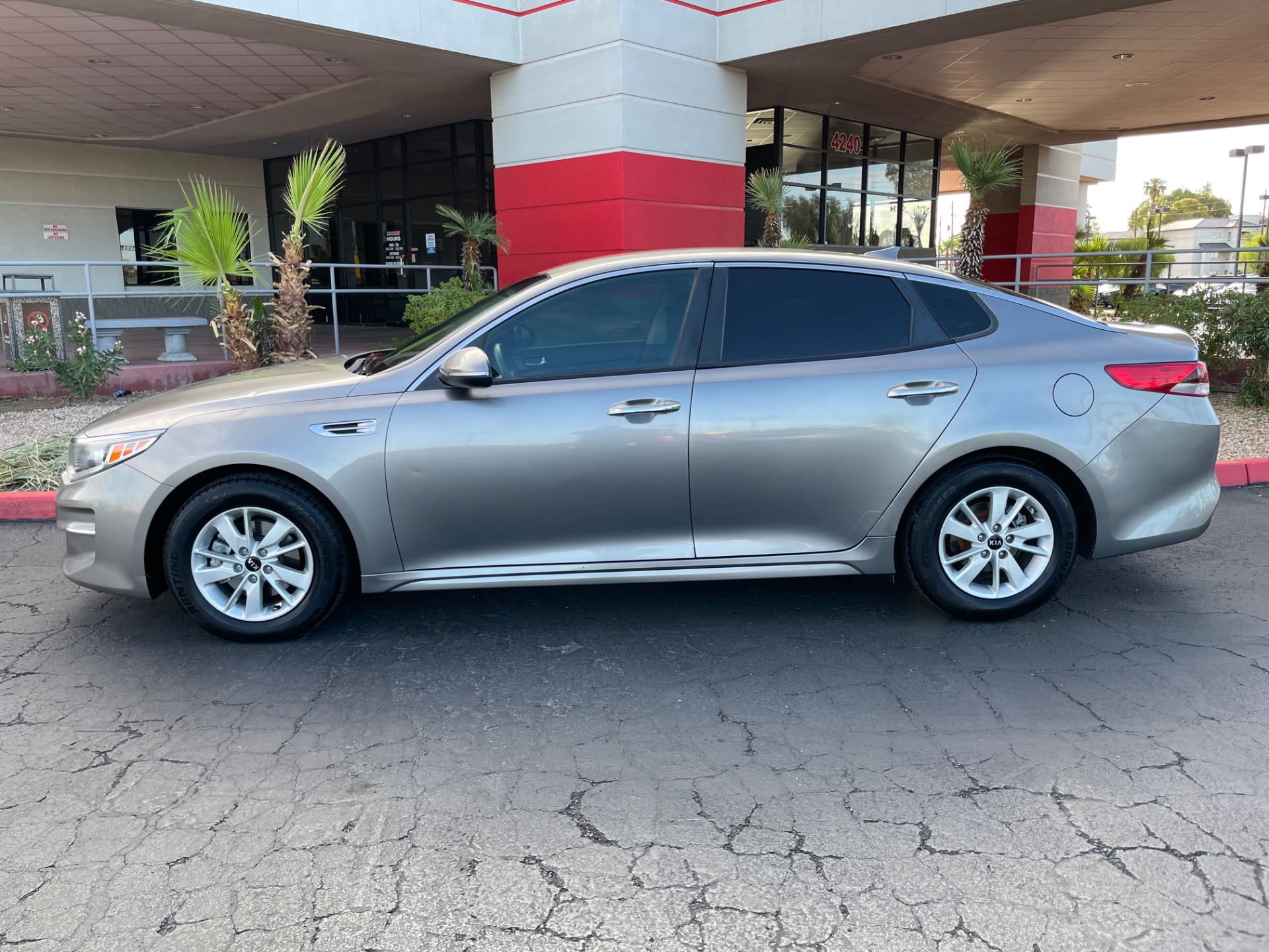 kia optima 2018 5XXGT4L38JG239332 image kia optima 2018 5XXGT4L38JG239332 image