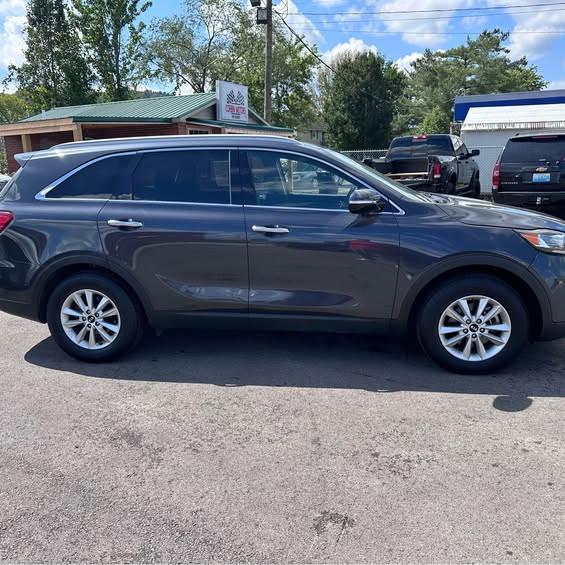 kia sorento 2019 5XYPG4A32KG463815 image kia sorento 2019 5XYPG4A32KG463815 image