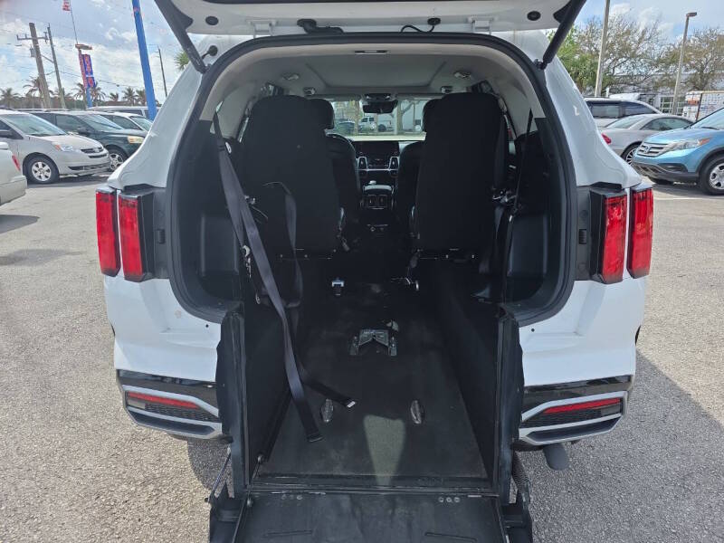 kia sorento 2022 5XYRK4LF9NG123600 image