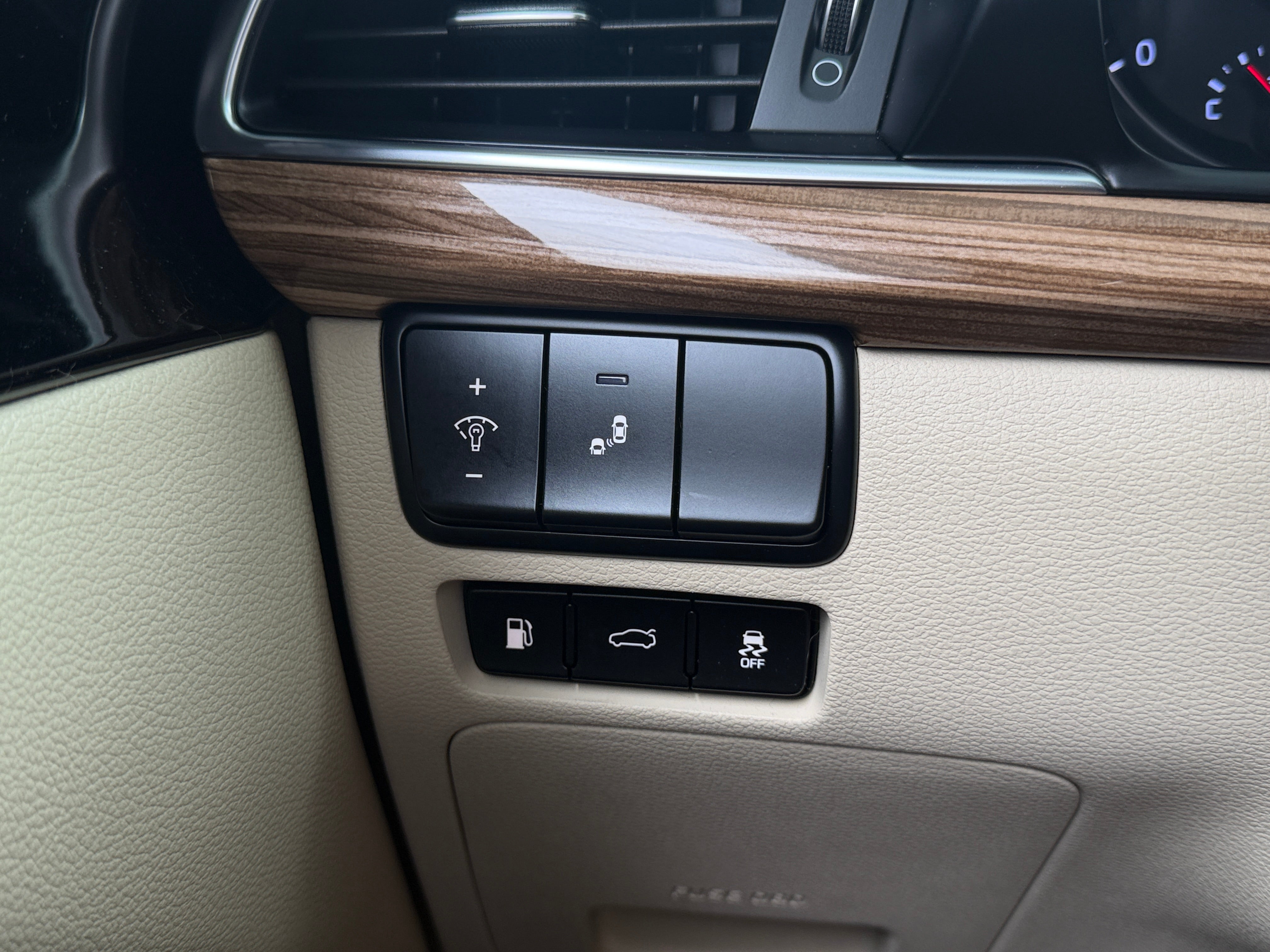 kia cadenza 2019 KNALB4J17K5165083 image kia cadenza 2019 KNALB4J17K5165083 image