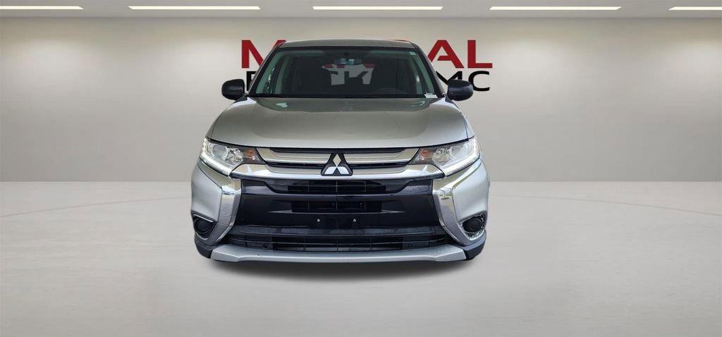 mitsubishi outlander 2018 JA4AD2A31JZ055321 image mitsubishi outlander 2018 JA4AD2A31JZ055321 image