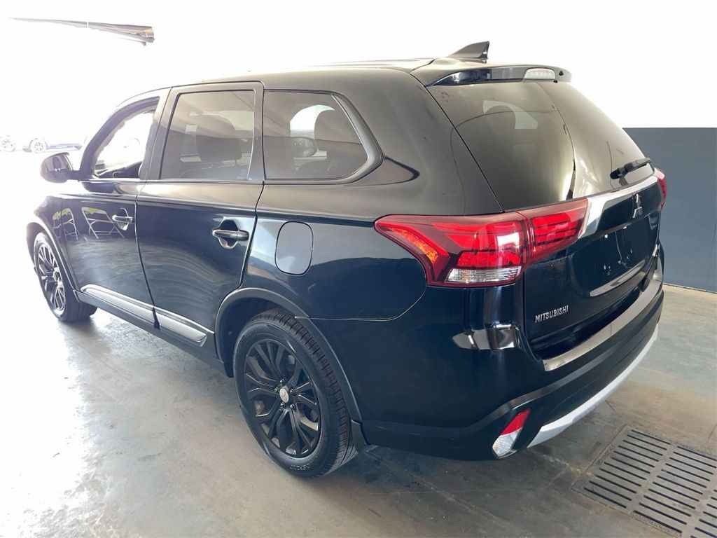 mitsubishi outlander 2018 JA4AD2A34JZ018053 image mitsubishi outlander 2018 JA4AD2A34JZ018053 image