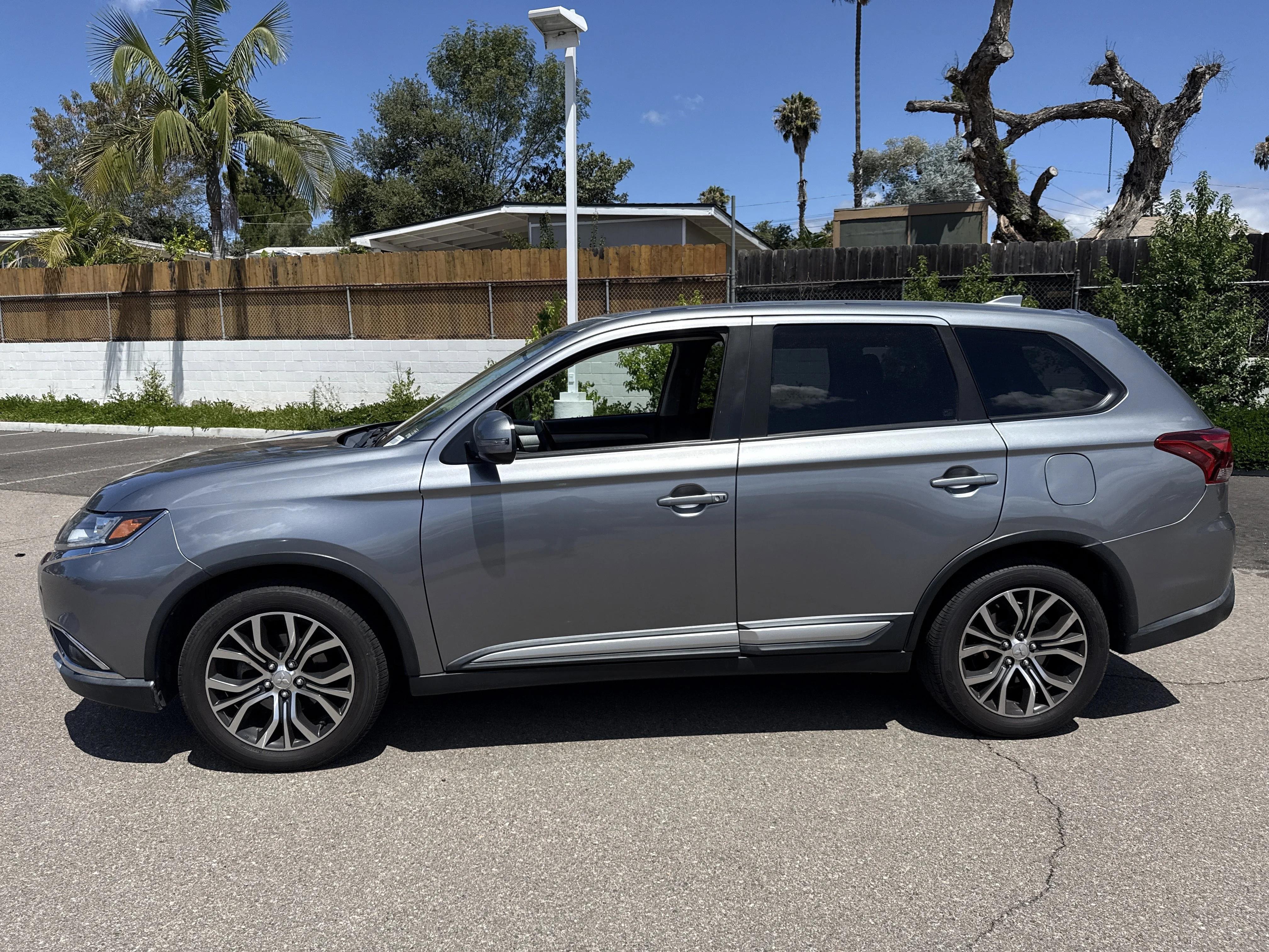 mitsubishi outlander 2017 JA4AD3A31HZ067811 image mitsubishi outlander 2017 JA4AD3A31HZ067811 image